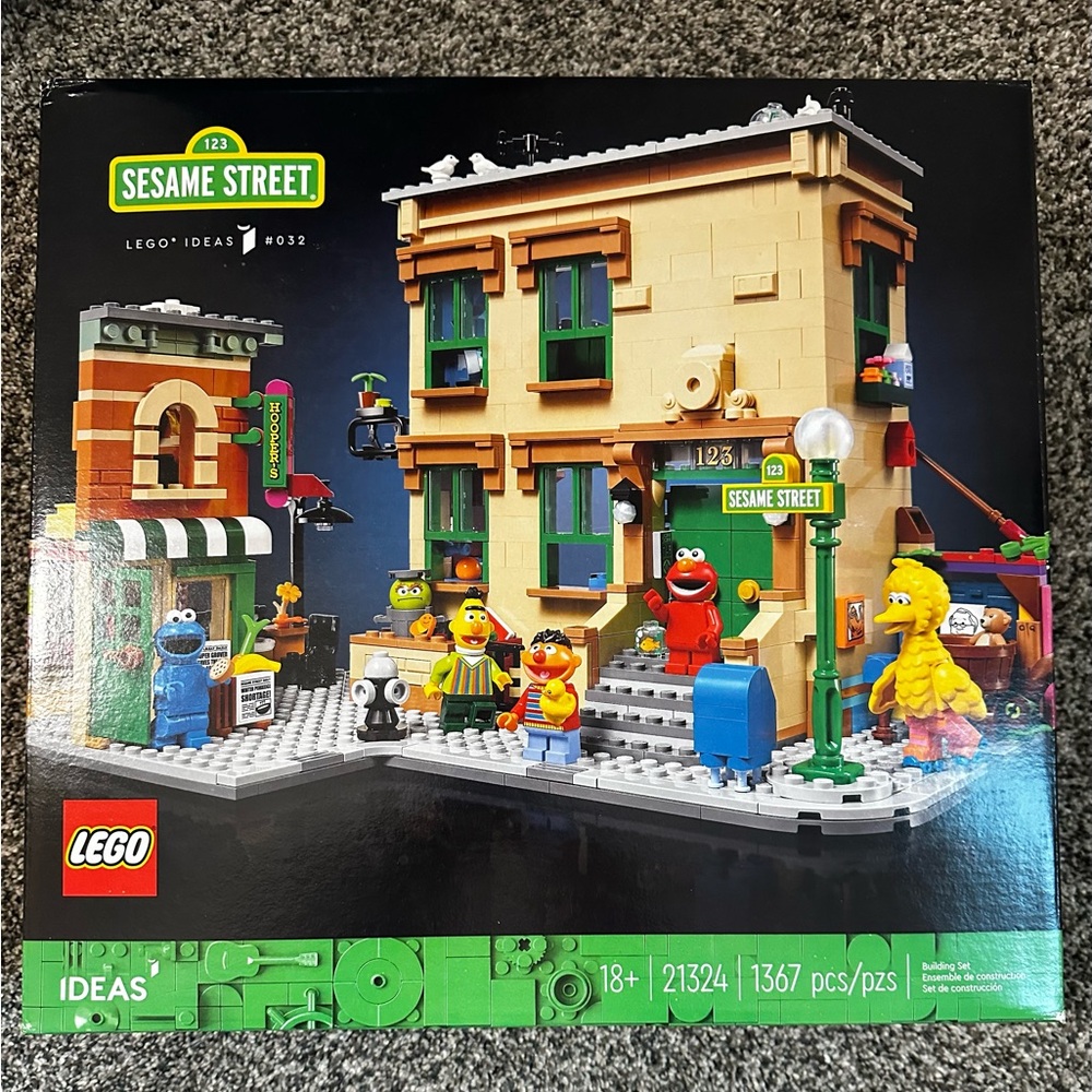 LEGO Sesame Street Building Set with Iconic Characters